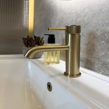 Main-Bathroom-2